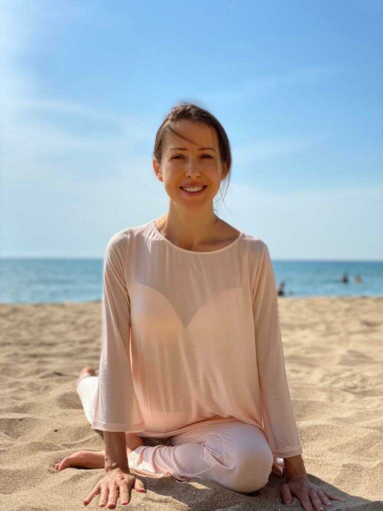 Elena - Yoga Teacher - outdoor   Elena - Yoga Teacher - outdoor