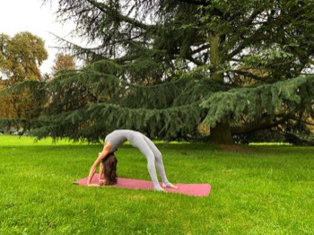  Elena - Yoga Teacher - outdoor 